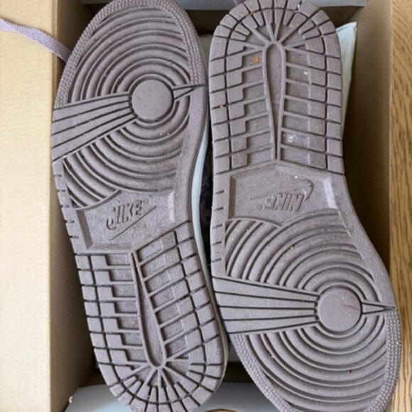 Excellent Nike Air Jordan 1 Mid SE Purple Smoke Mid Velvet High Top Sz 9 EU 40.5 - Picture 5 of 8